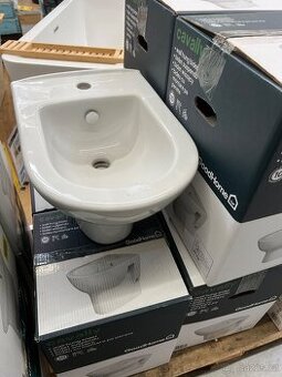 Bidet závěsný likvidace skladu