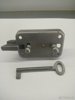 Starožitný západkový zamek