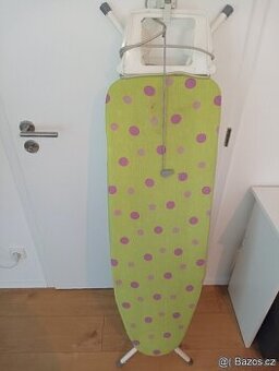 Žehlící prkno se zásuvkou , Kika