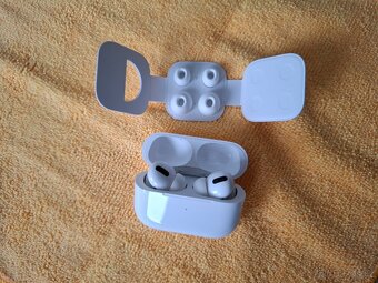 Sluchátka-AirPods Pro 1