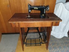 Šlapací šicí stroj