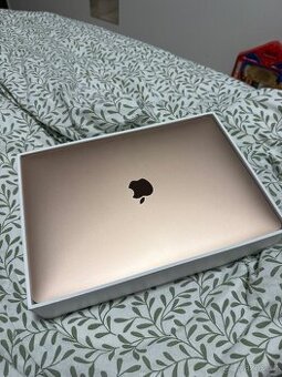 Apple MacBook RM1 2020
