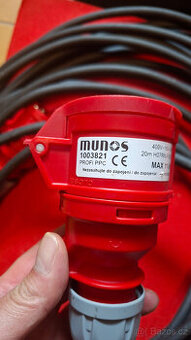 Prodlužovací kabel s pohyblivou zásuvkou CEE 3P+N+PE (16A)