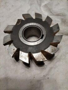 Radiusová frézovací hlava na spodní frézu