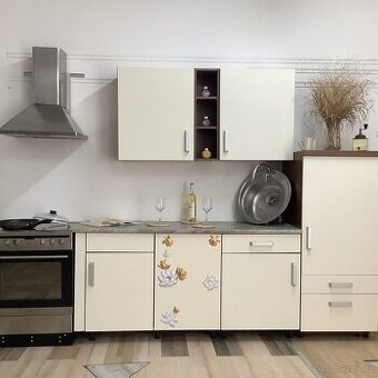 Světlá moderní kuchyně IRMA