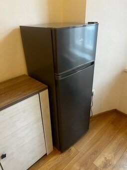 Téměř nová lednička ETA nerez