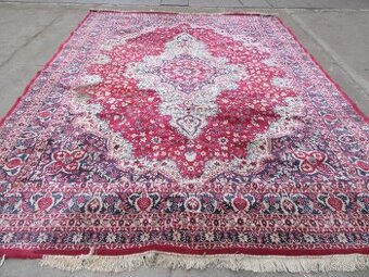 Nabízím krásně ornamentálně zdobený perský koberec. Na 8 fot