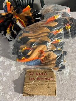 Pracovní rukavice. 162 párů