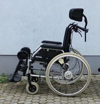 005-Mechanický invalidní vozík Meyra.