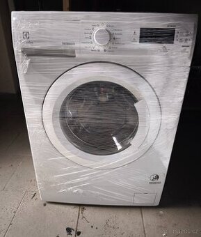 Automatická pračka úzká elektrolux 5kg 1200 otáček