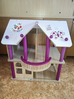 Dvoupatrový dřevěný domeček s nábytkem