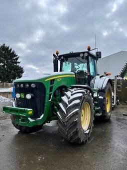 John Deere 8230