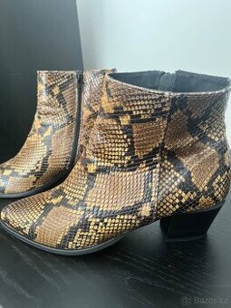 Kotníkové boty Antonio Morreto s hadím potiskem