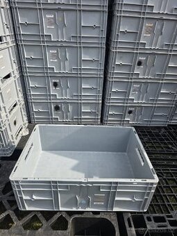 Plastové přepravky plné. Výdej Písek nebo Bavorov