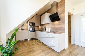 Prodej luxusního apartmánu 2+kk 75 m² s vlastním balkonem, Ř