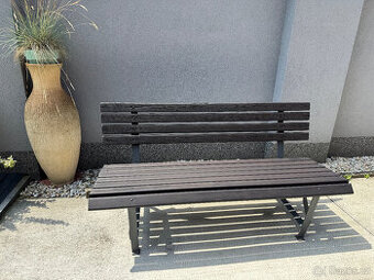 Zahradní lavička. Konstrukce ocel. Dřevěné latě. Délka 140cm