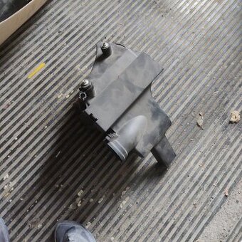 BMW E36 filtr box