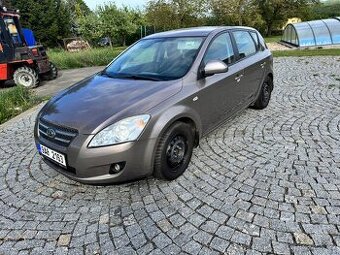 Kia cee’d 1.6 CVVT, 93 kW, r. v. 2009