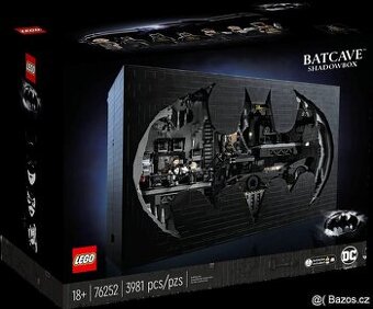 LEGO 76252 Batcave shadow box