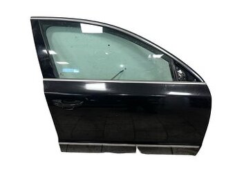 Pravé přední dveře černá LF9R Škoda Superb 2 r.v. 2015
