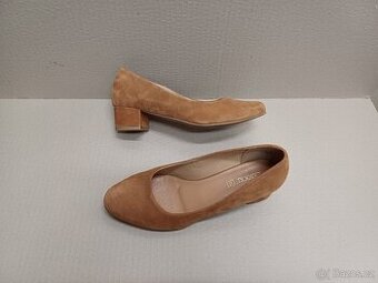 Hnědé kožené lodičky vel.39