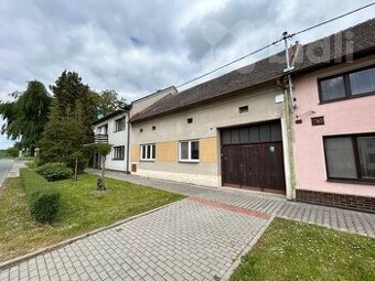 Rodinný dům k rekonstrukci se zahradou Tlumačov