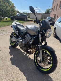 Honda hornet 900