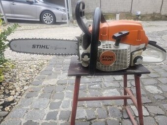 Profesionální motorová pila Stihl MS261