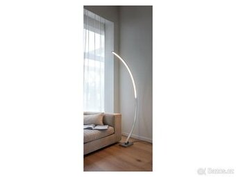 Stojací lampa do oblouku