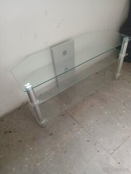 Skleněný tv stolek