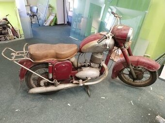 Jawa 250 kyvačka na renovaci