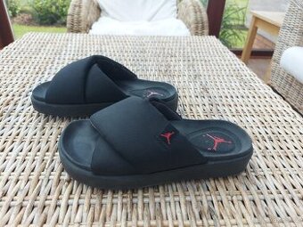 Dámské pantofle / žábky Nike Jordan Sophia - 40,5