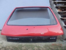 Páté dveře k Peugeotu 205