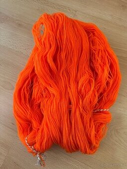 Oranžová pletací příze 100 g