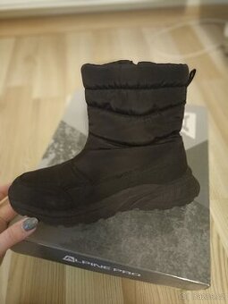 Zimní dívčí sněhule