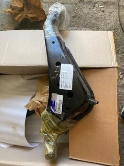 hyundai santa fe 1 zadní rameno