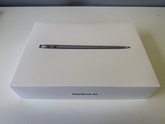 Apple MacBook Air M1 2020 / 13,3" / 8GB / 256GB / stříbrný