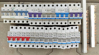 Prodám jističe, rozvaděč a 3f zásuvky 16A