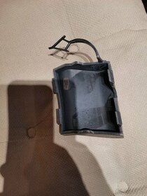 Prodám krytku tažného háku př.nárazníku VW T6.1 mohave béž.