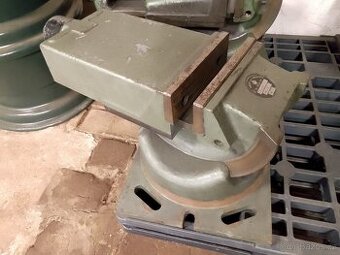 Strojni sverak otocny sklopny VIHORLAT 200mm