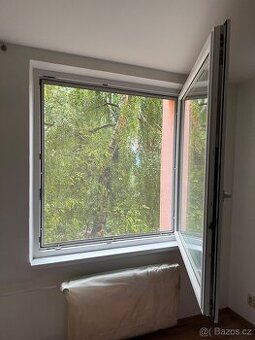 Plastova okna+zaluzie a sit