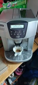 Prodám kávovar Delonghi Magnifica - 1