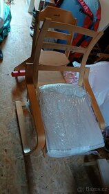 Dřevěné Křeslo IKEA s bílým sedákem - 1