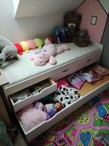 Dětská postel s pristylkou
