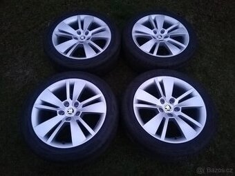 original alu Škoda Superb 3 Zenith 235/45/18 Continental