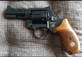 REVOLVER ZHR 831, RÁŽE 38 S KUFŘÍKEM - 1