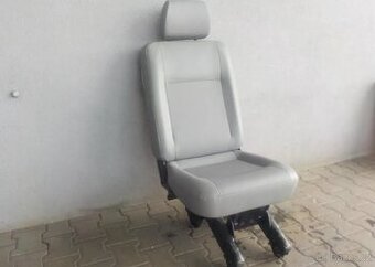 Poptávka po sklápěcím sedadle, T5