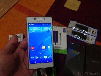 Sony Xperia M2 a Smart dětské hodinky v češtině.