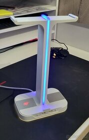 Svitici stojan na sluchatka vcetne USB portu - 1