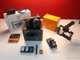 Sony A6500 4K + Sony 16-50 + bohaté příslušenství